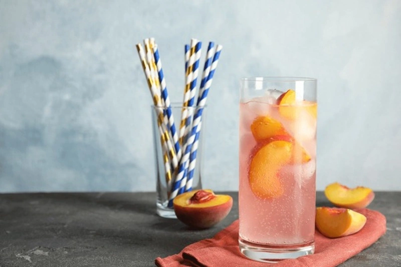 Deliciosa agua de durazno seco refrescante y tradicional